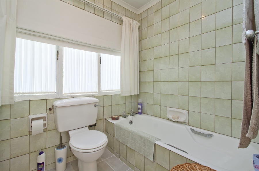 To Let 3 Bedroom Property for Rent in Glencairn Western Cape